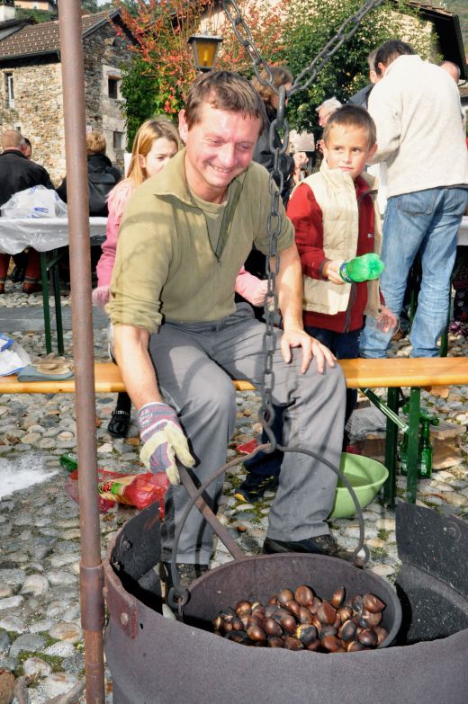 Arcegno Castagnata 2010 001