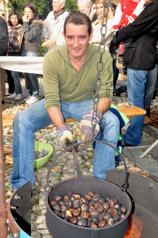 Arcegno Castagnata 2010 003